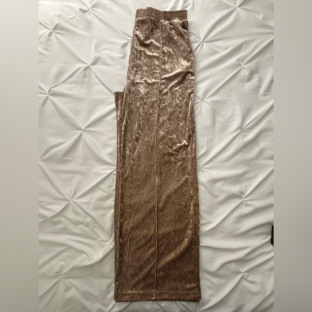 Serra Champagne Velvet Wide Leg Pants, 8-10. - Picture 4 of 6